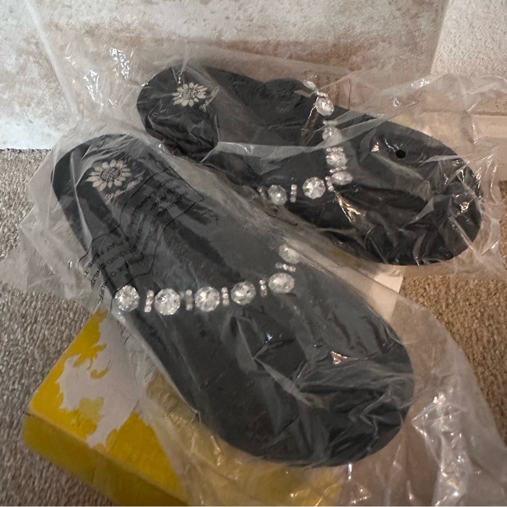 Yellow Box Black Sandals Size 10